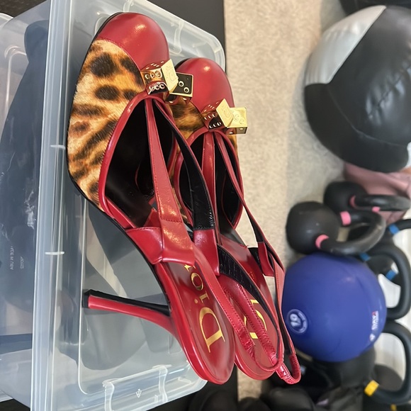 Dior dice heels in red with leopard print detail - Picture 5 of 7